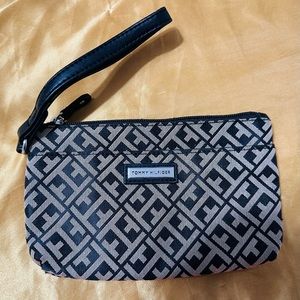 NWOT Tommy Hilfiger wristlet